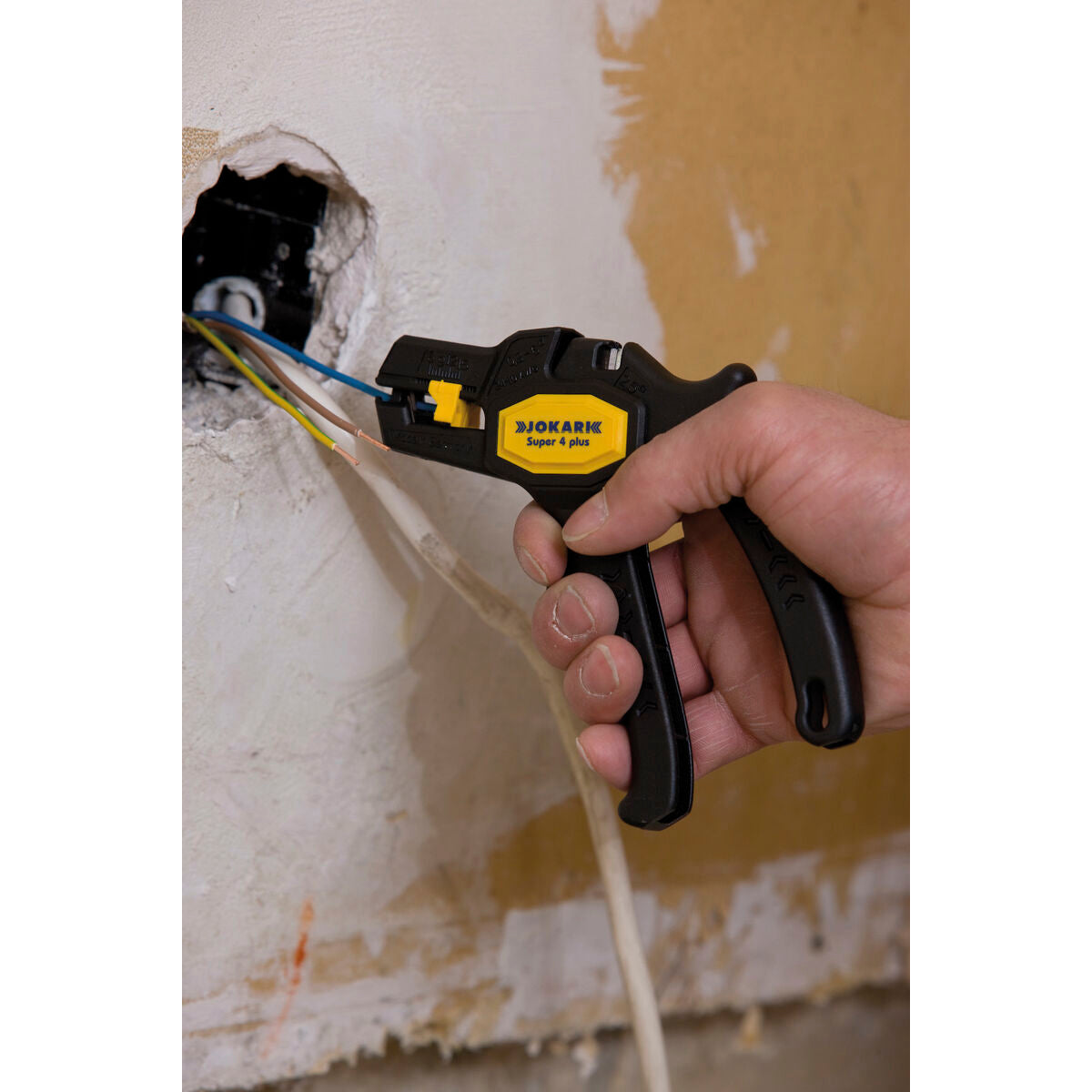 V3HCAECE60F7C933C6C393C013C549D1C74R6642857P3