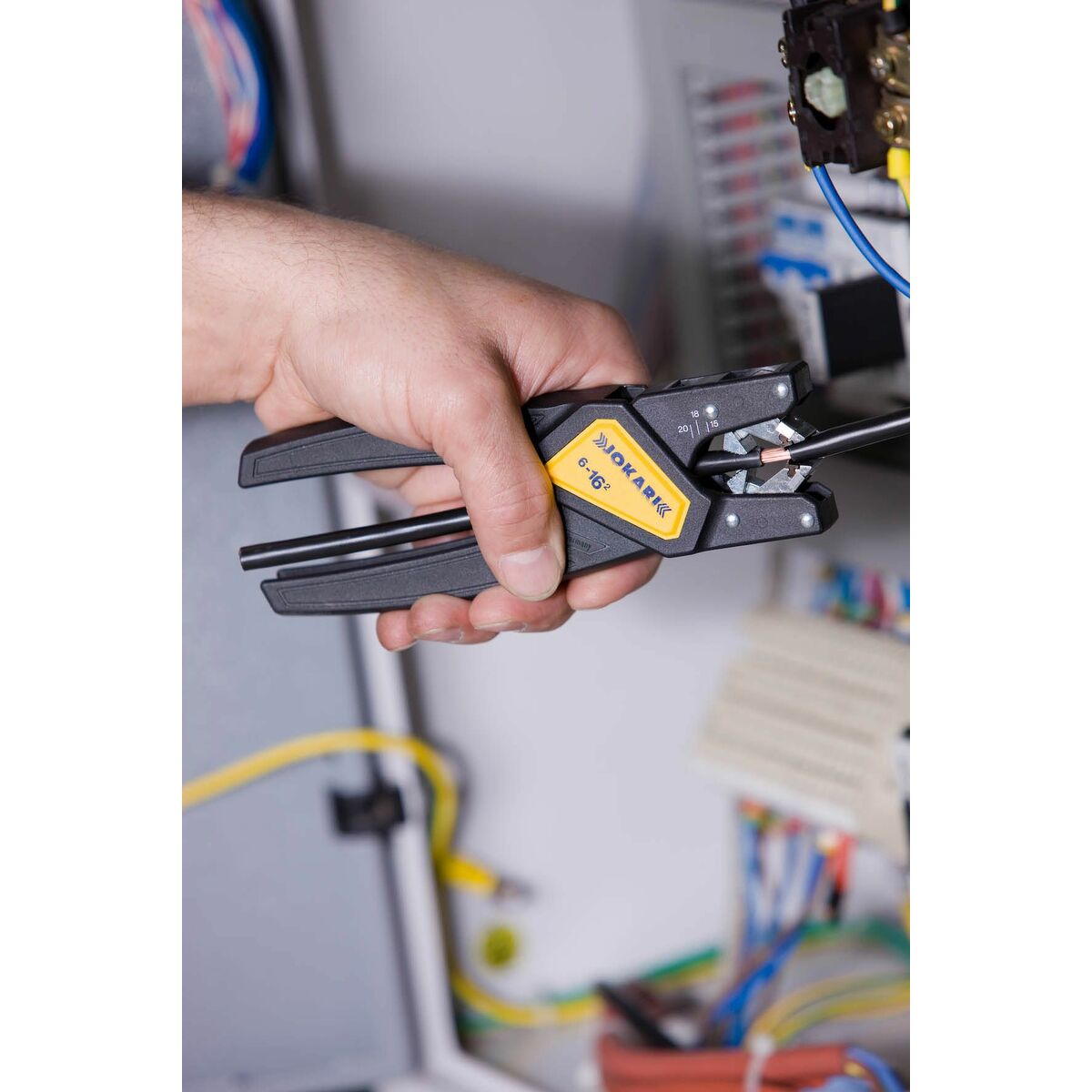 V3H16A153D3EB9D3787D407E23051EBE0B3R6630228P4