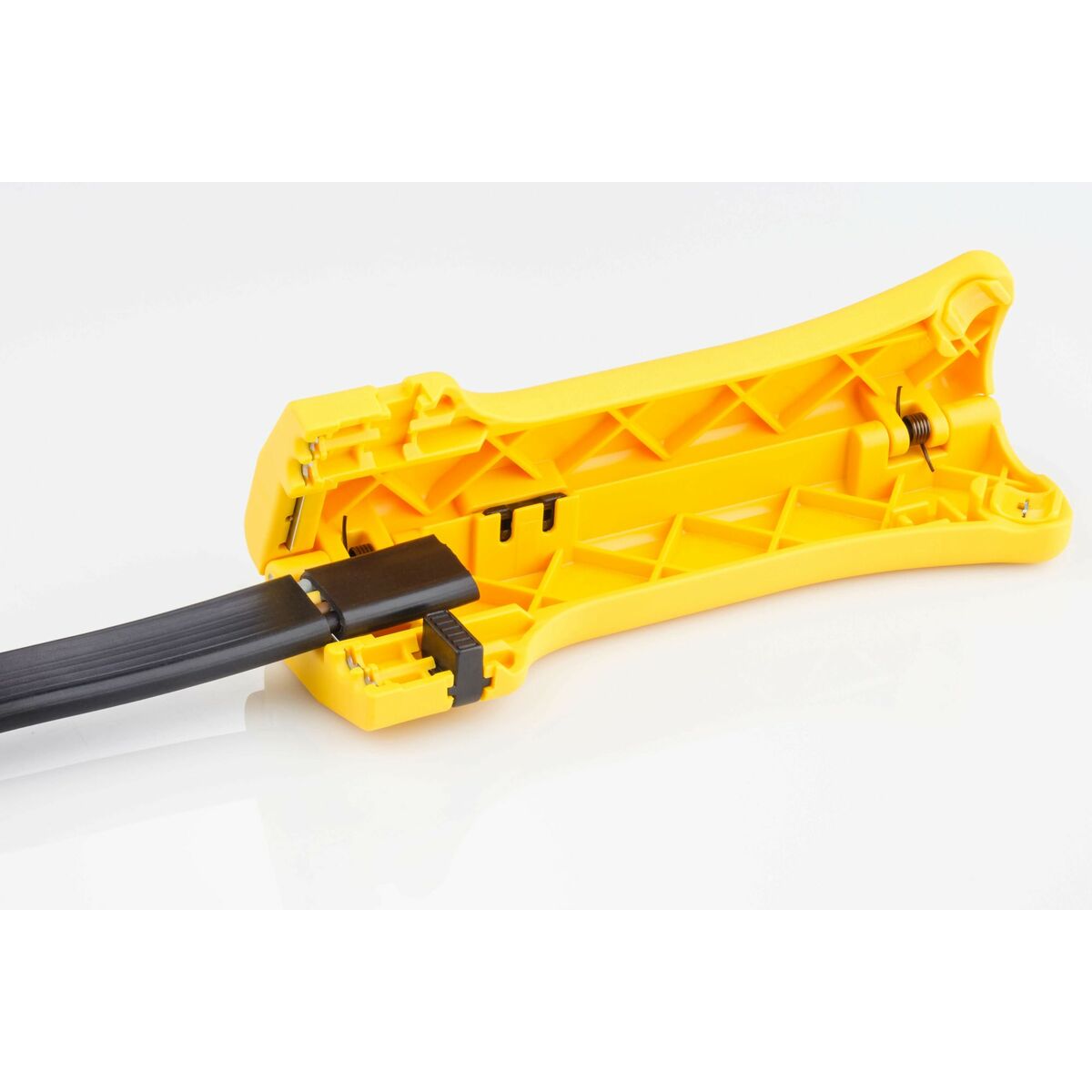 V3H8F2066EFF40CB686745EEC4DF55BEAFFR6630496P4