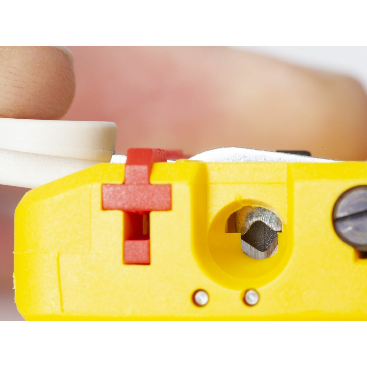 V3HF16547617E2040C4CE69F0CB95FA67C1R6630481P7