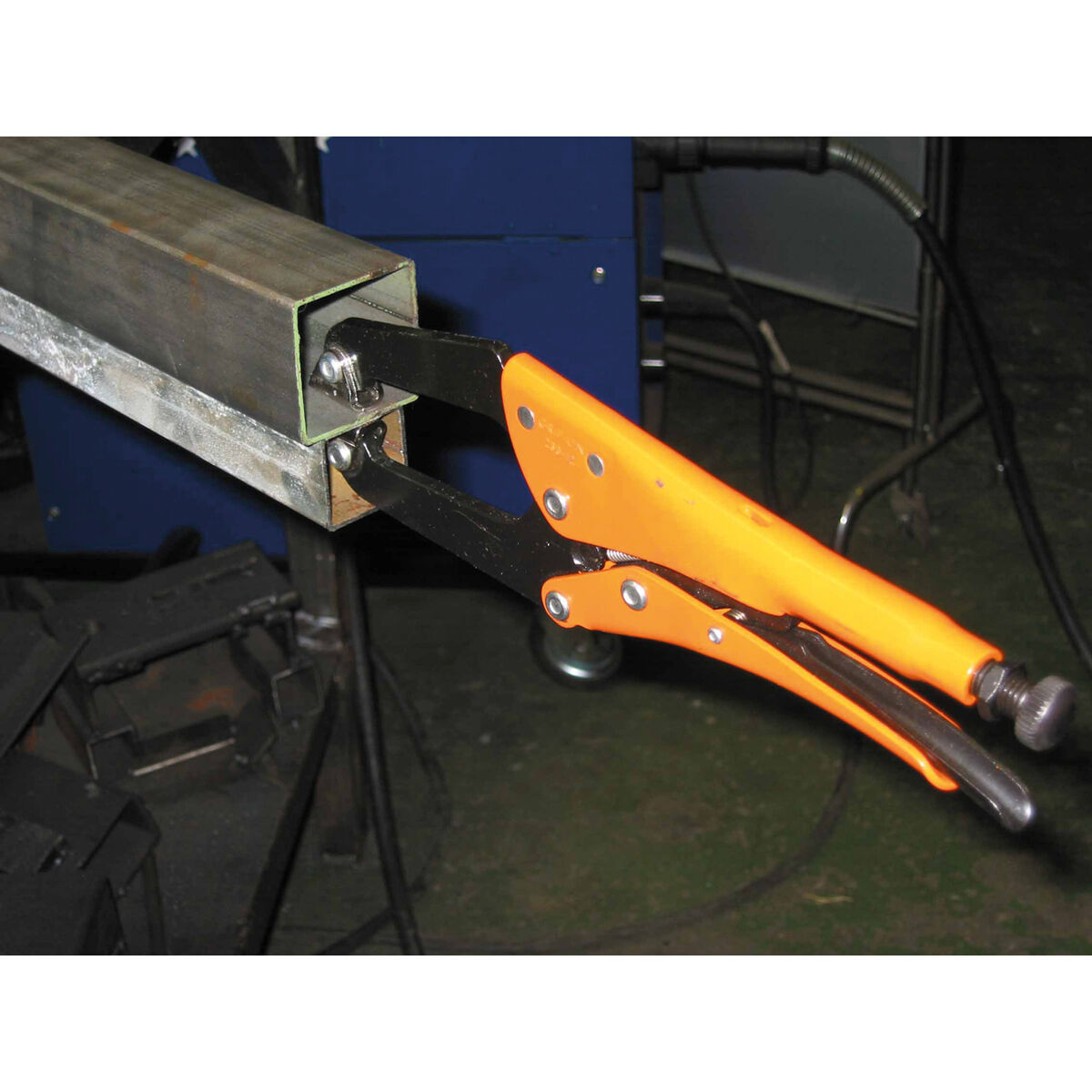 V2HB801395C654755586AE4282D15410381R7370528P4